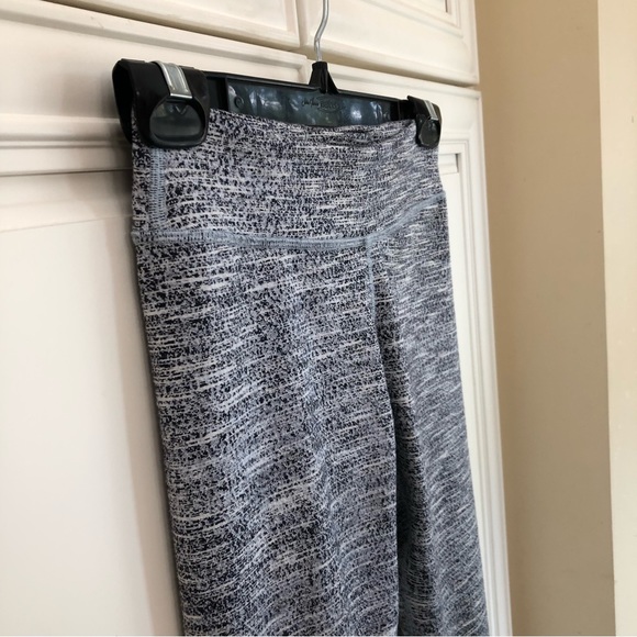 Ivivva by Lululemon reversible girls leggings 🍋 - Picture 7 of 12